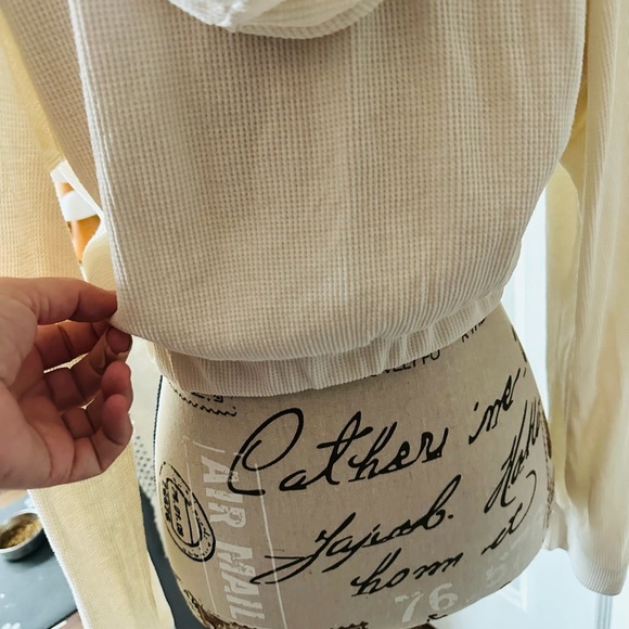 Ribbed Cropped Zip-up Hoodie - Picture 4 of 10